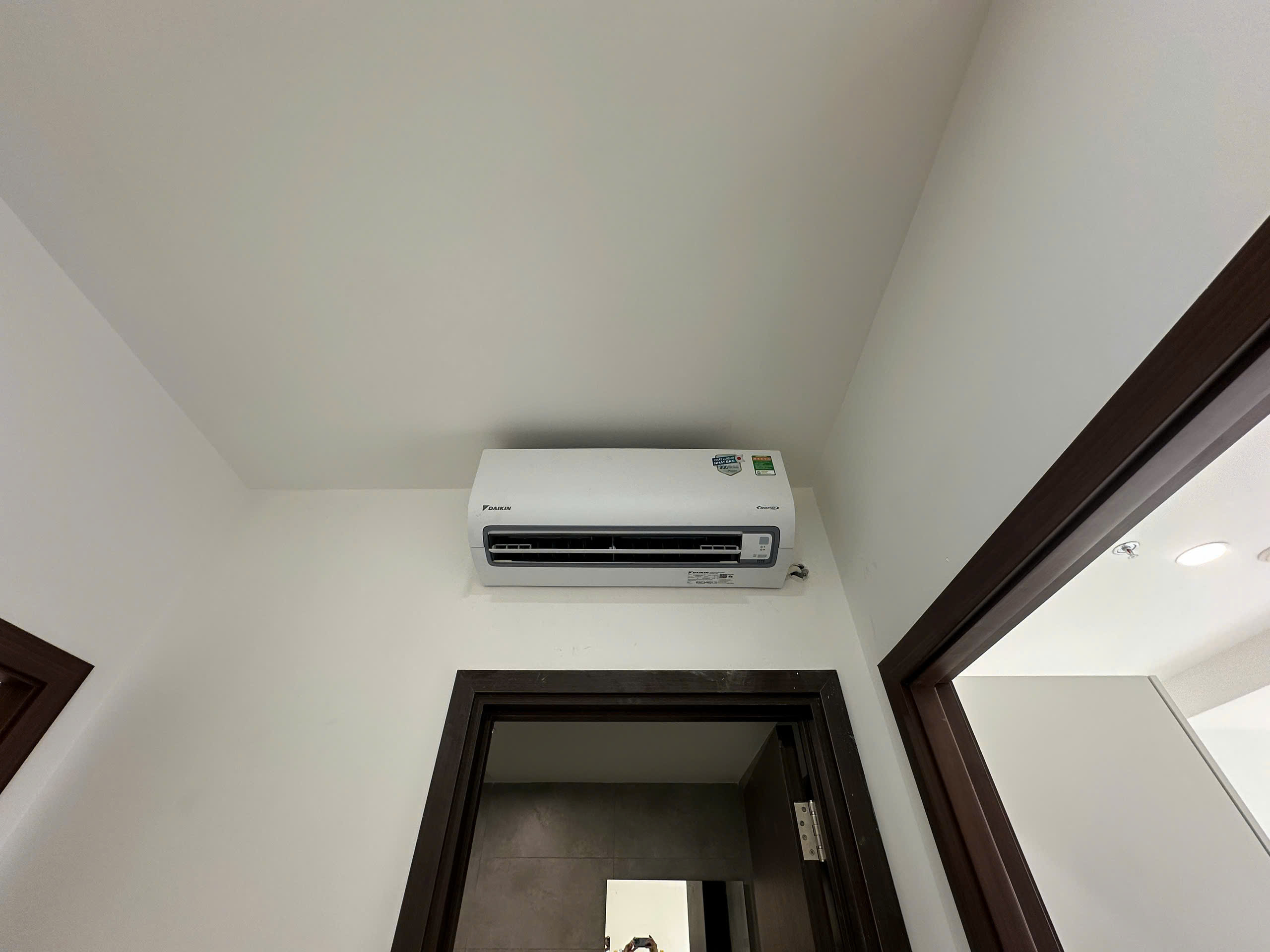 Hoàn thành lắp đặt dàn lạnh Daikin thứ ba