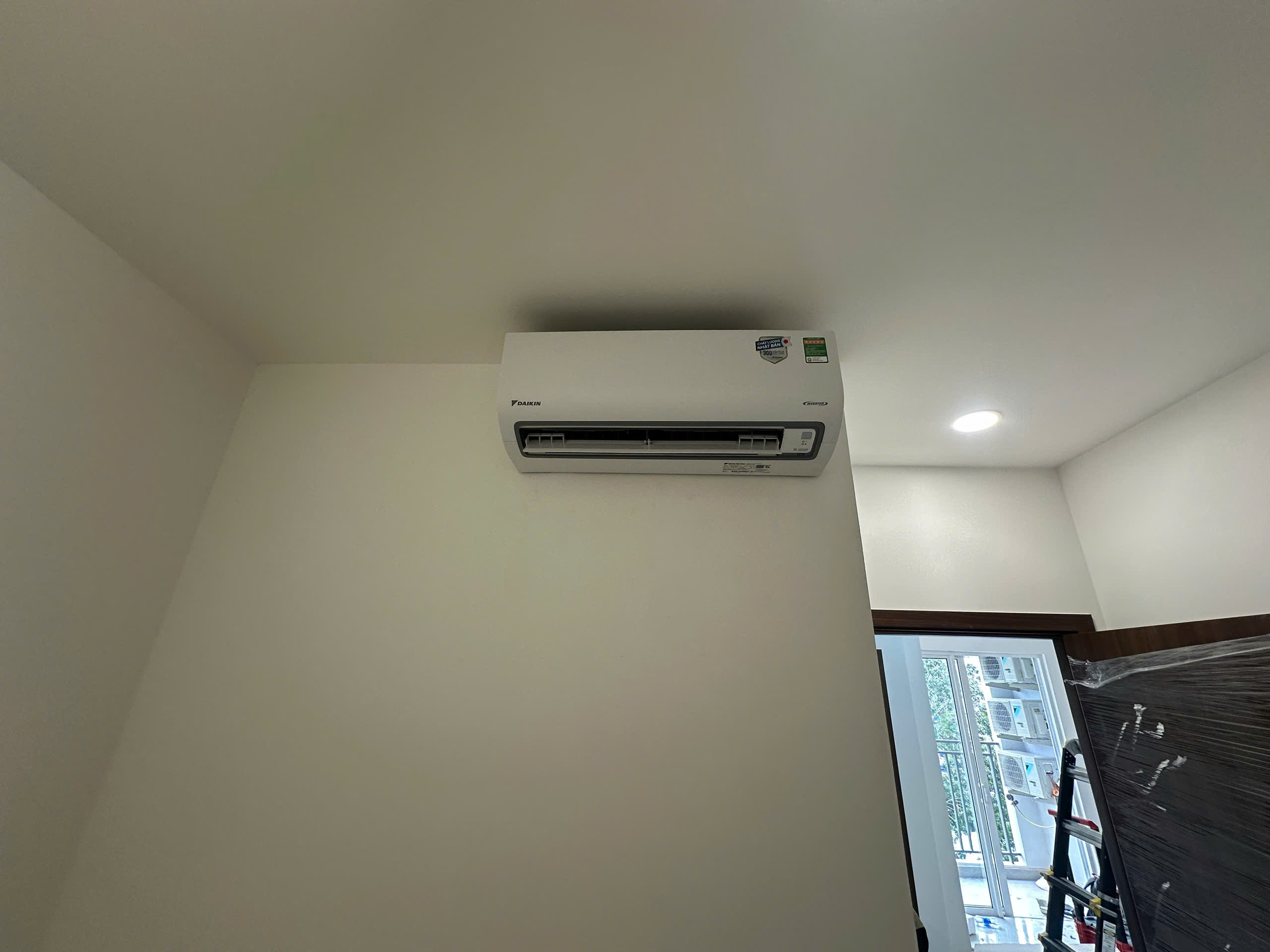 Hoàn thành lắp đặt dàn lạnh Daikin thứ hai