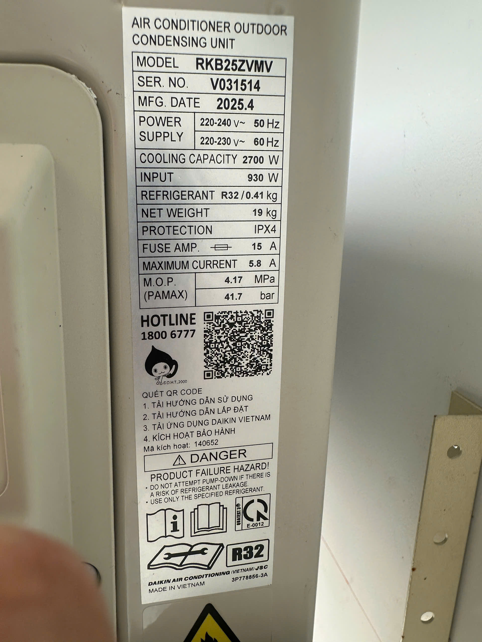 Model dàn nóng máy lạnh Daikin Inverter 1HP FTKB25ZVMV