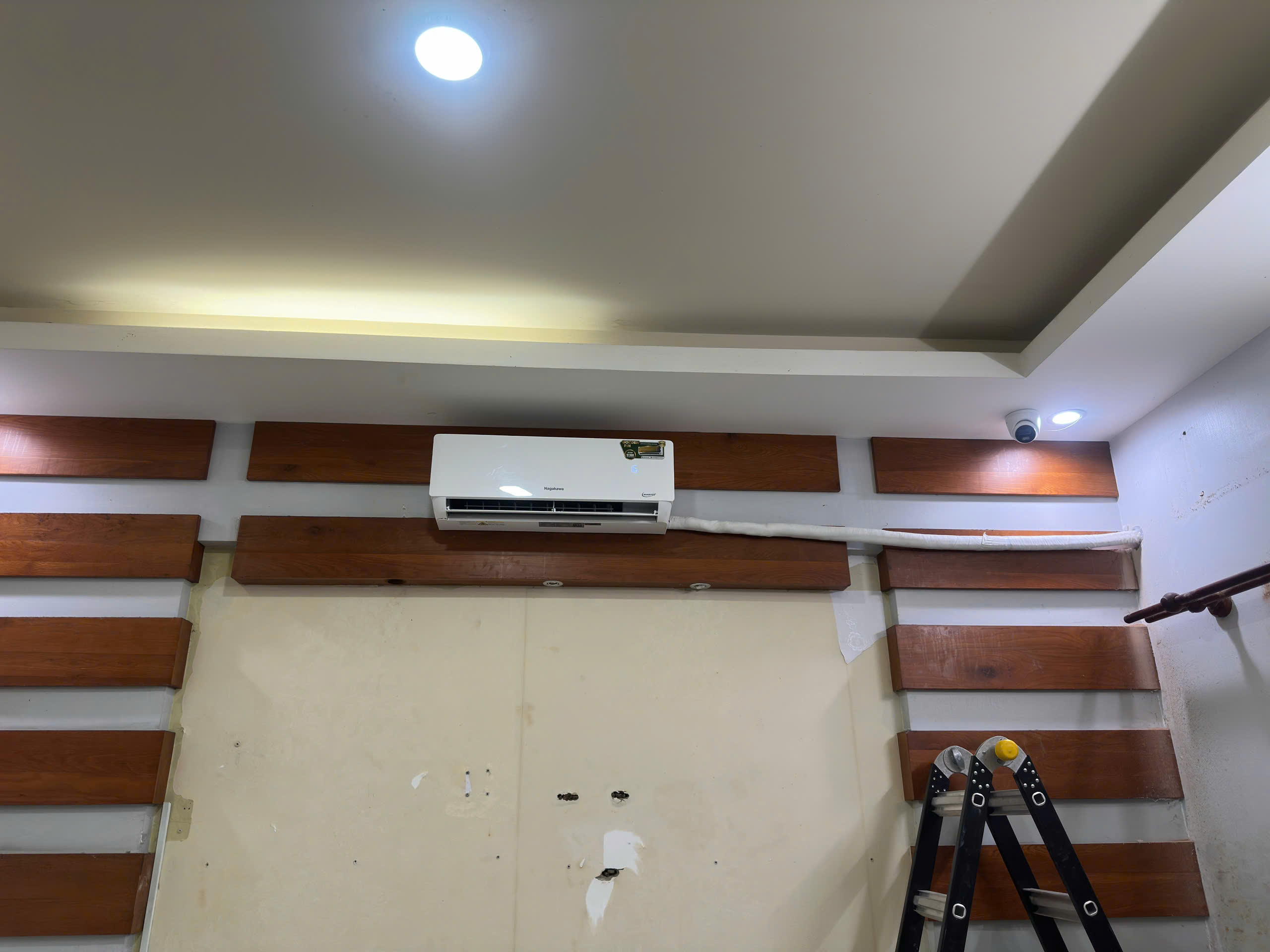 Dàn lạnh máy lạnh Nagakawa sau khi lắp đặt hoàn tất